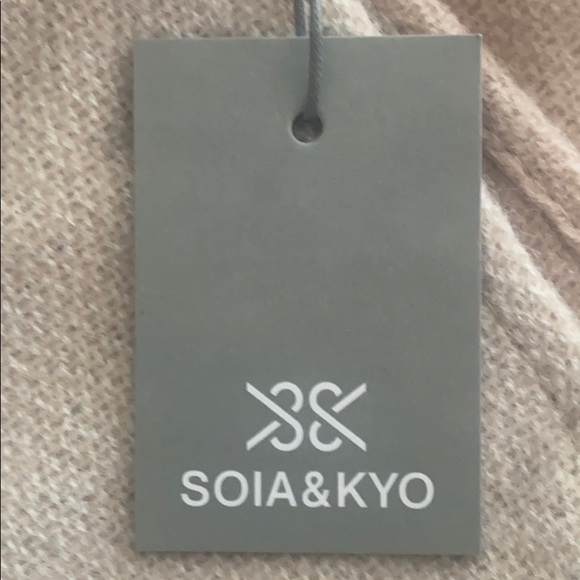Soia & Kyo gorgeous wrap. NWT. Super soft - Picture 3 of 4